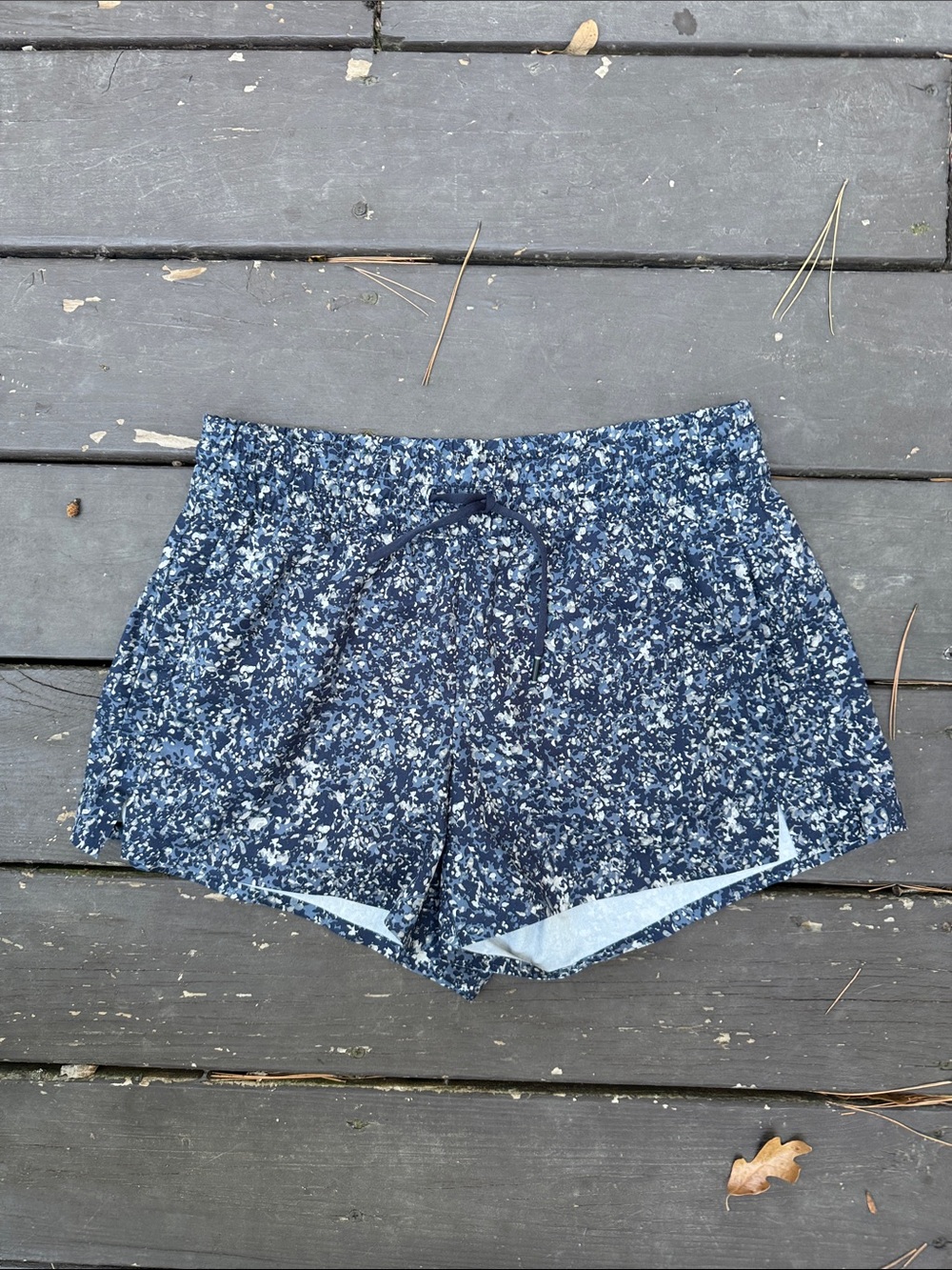 Athleta Navy Abstract Graphic Athletic Shorts with Drawstring size 8